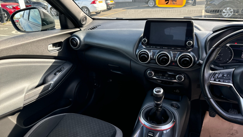 Nissan Juke 1.0 DiG-T N-Connecta 5dr Petrol Hatchback